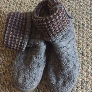 Authentic UGGS Leland Cardy 9